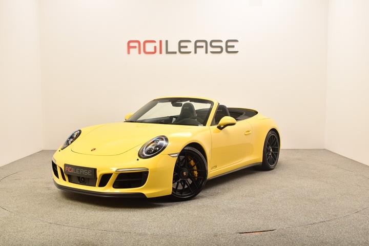 Gul Porsche 911 Carrera 4 GTS fra 2017
