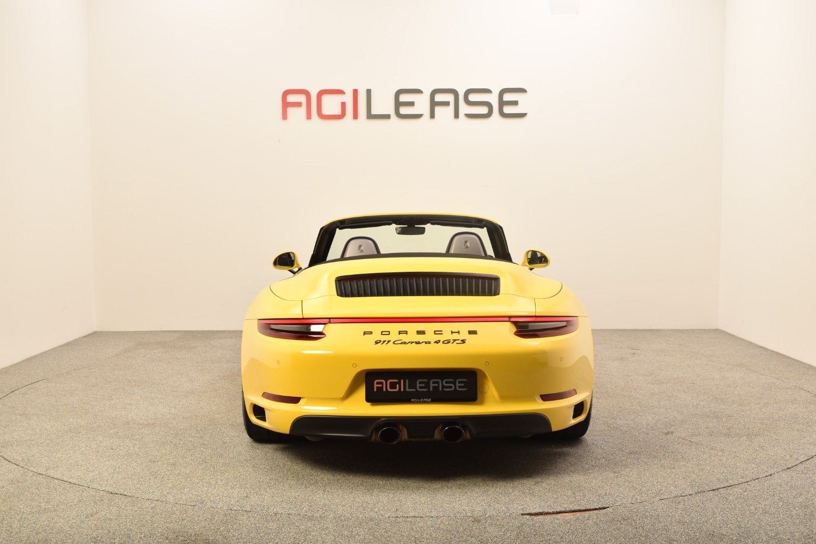 Gul Porsche 911 Carrera 4 GTS fra 2017