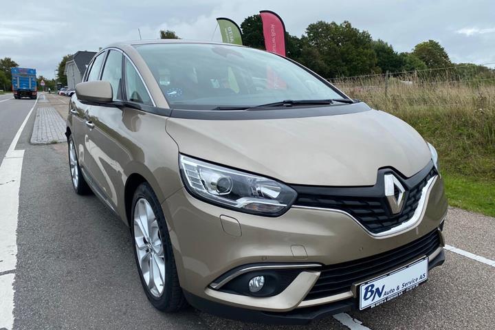 Beige Renault Scenic IV fra 2017