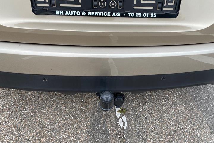 Beige Renault Scenic IV fra 2017