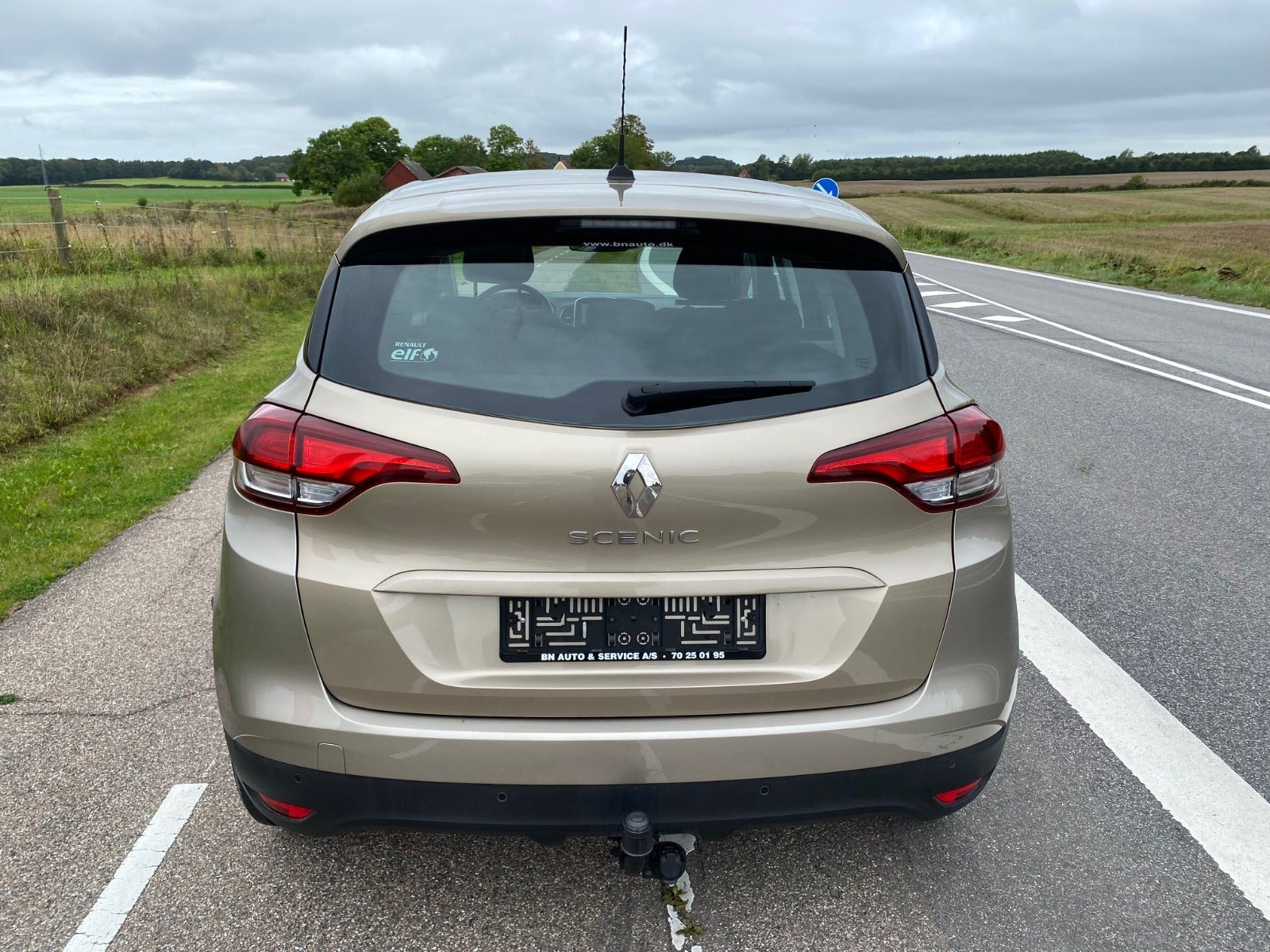 Beige Renault Scenic IV fra 2017