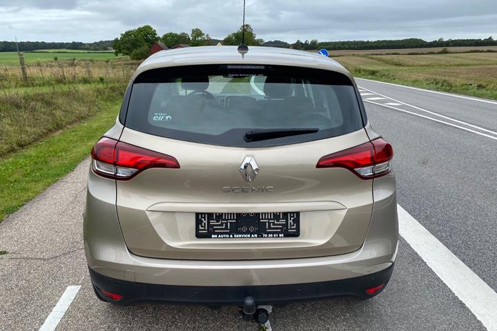 Beige Renault Scenic IV fra 2017