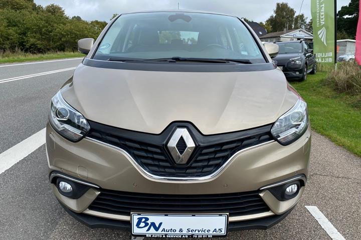 Beige Renault Scenic IV fra 2017