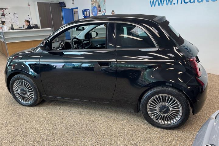 Sort Fiat 500e fra 2023