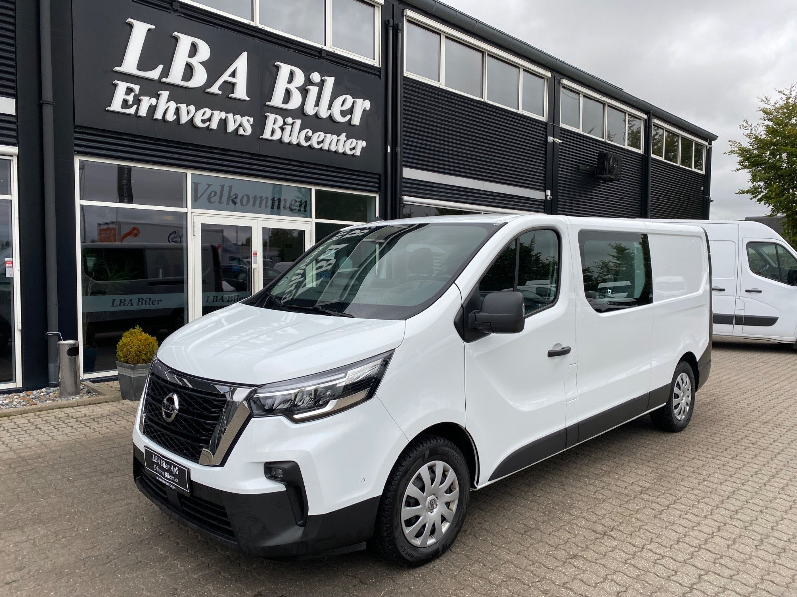 Hvid Nissan Primastar fra 2025
