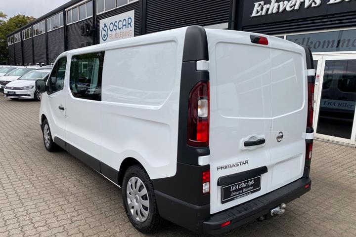 Hvid Nissan Primastar fra 2025