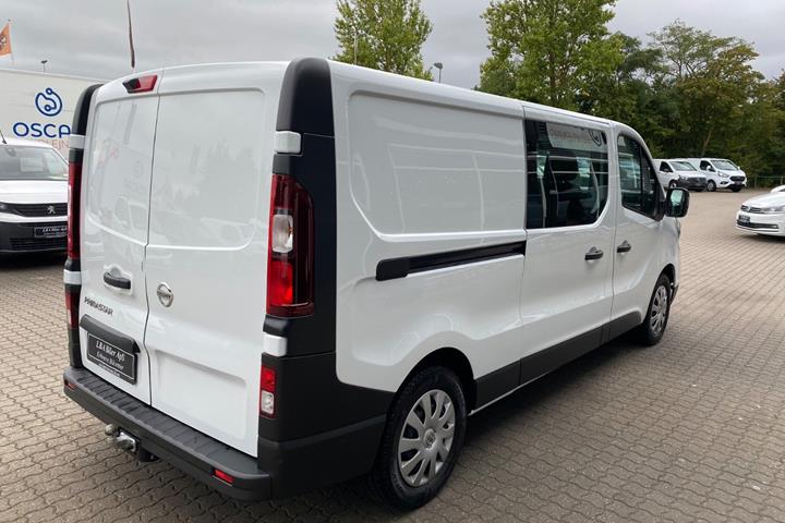 Hvid Nissan Primastar fra 2025