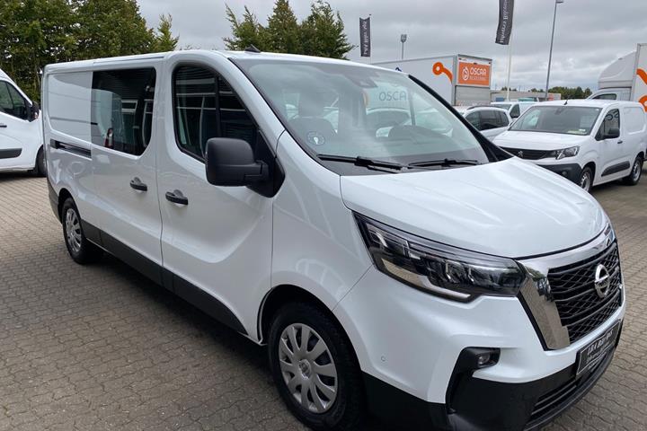 Hvid Nissan Primastar fra 2025