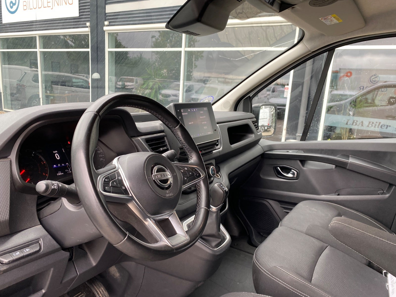 Hvid Nissan Primastar fra 2025