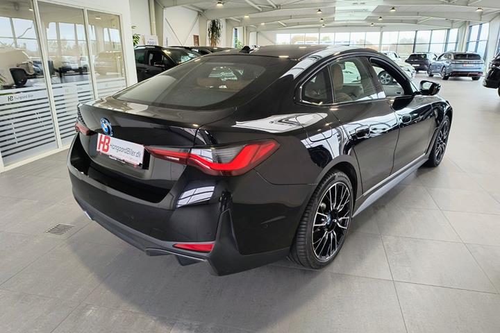 Sort BMW i4 fra 2023
