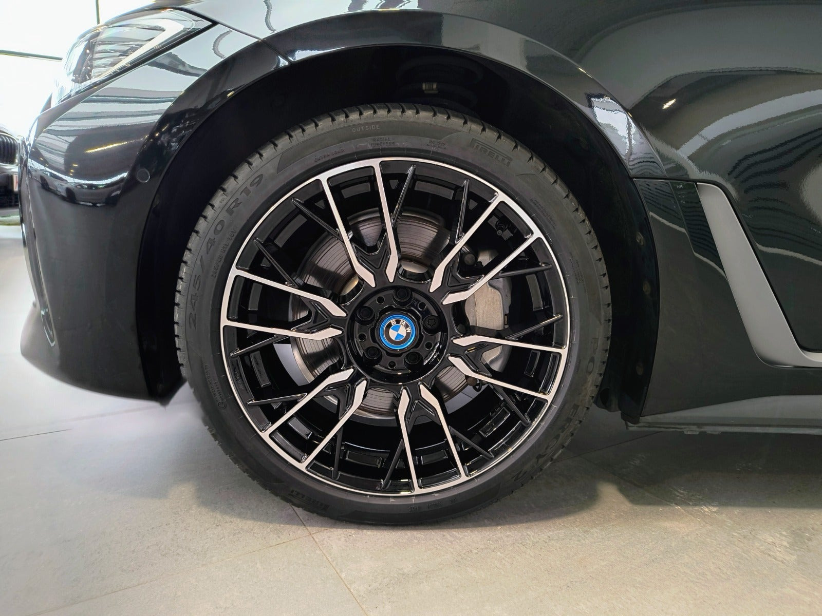 Sort BMW i4 fra 2023