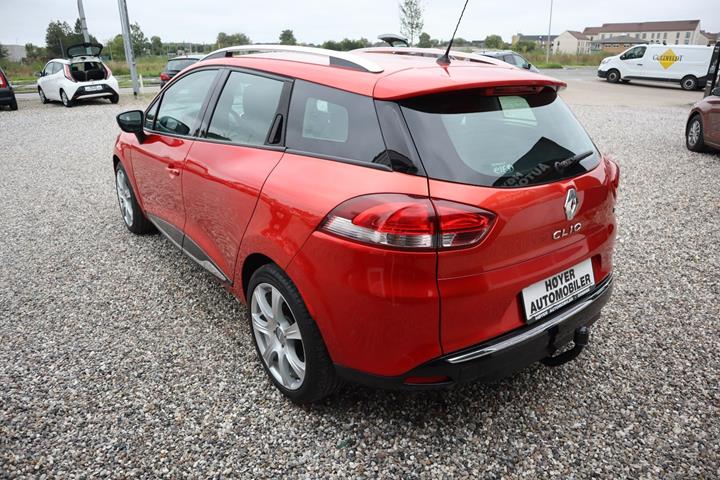 Rød Renault Clio IV fra 2016
