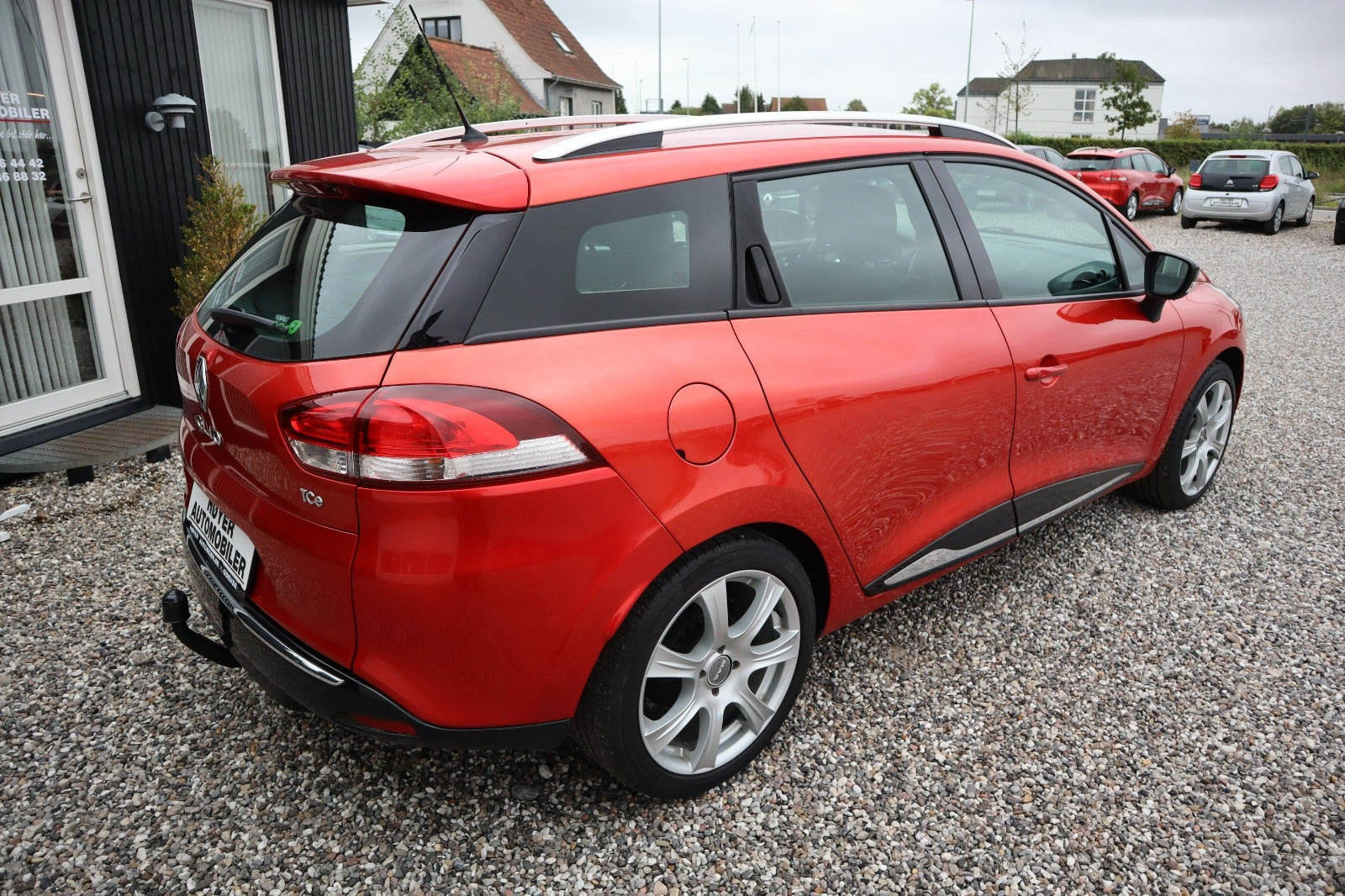 Rød Renault Clio IV fra 2016