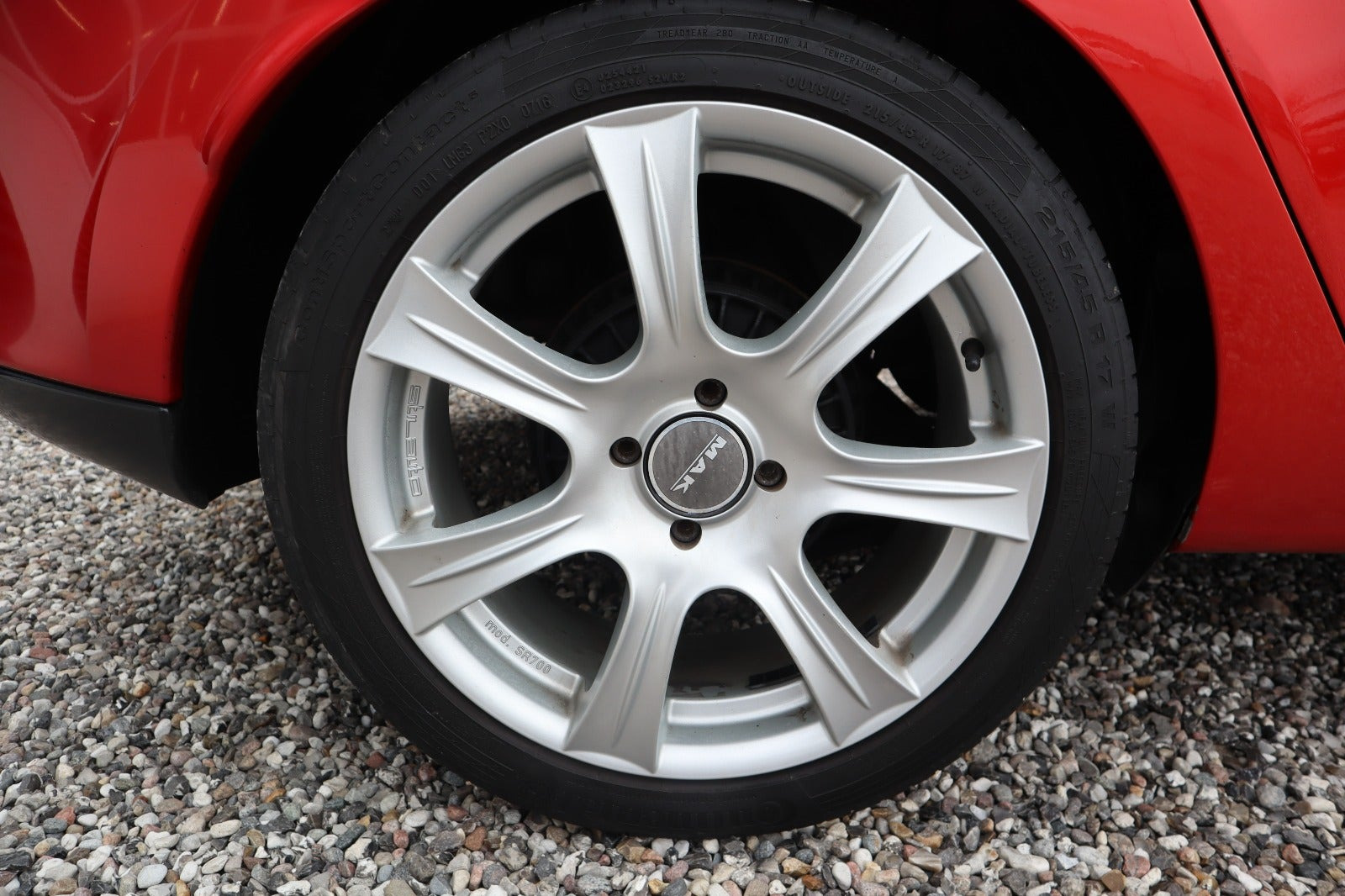 Rød Renault Clio IV fra 2016