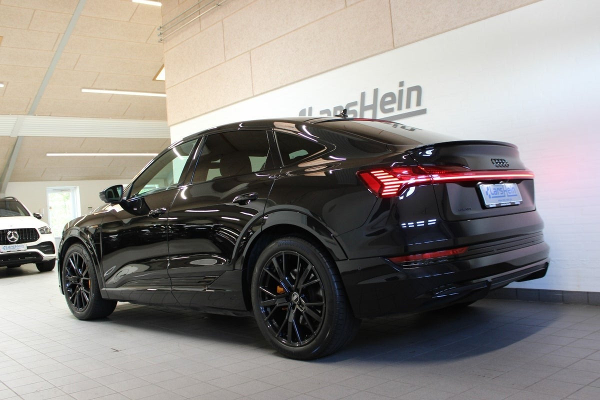 Sort Audi e-tron fra 2023