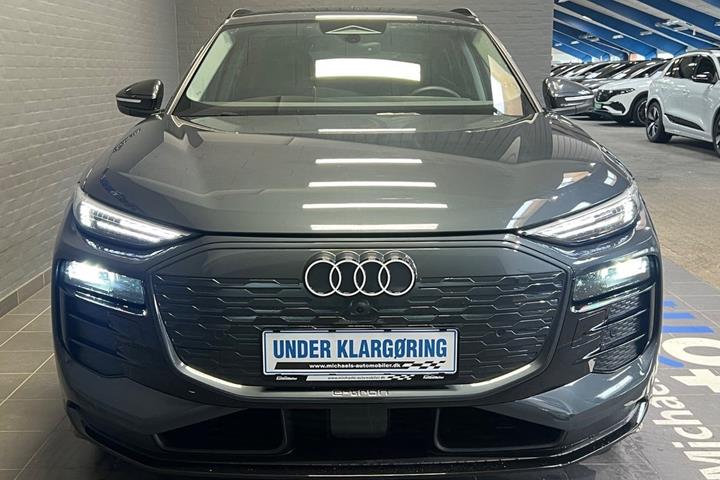 Grå Audi Q6 e-tron fra 2025