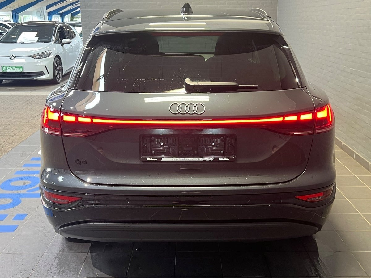Grå Audi Q6 e-tron fra 2025
