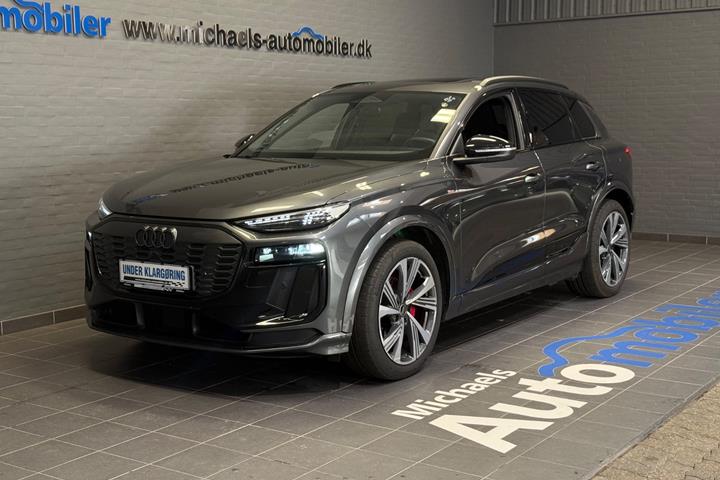 Grå Audi Q6 e-tron fra 2025