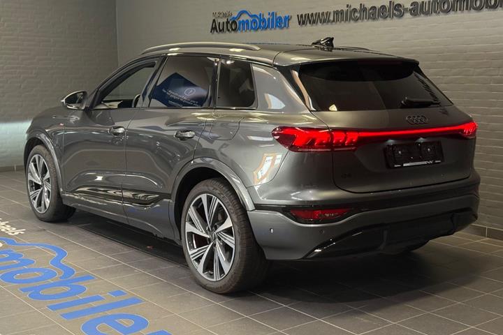 Grå Audi Q6 e-tron fra 2025