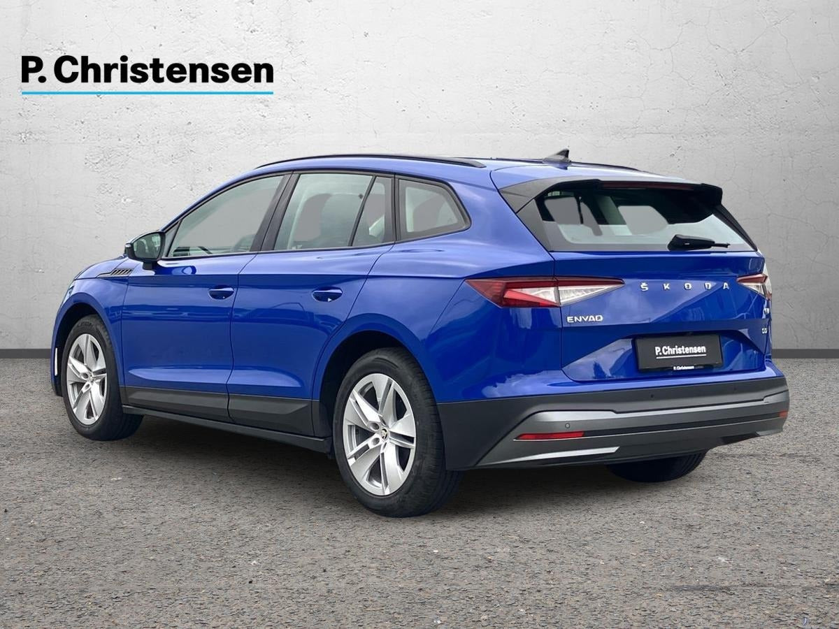 Blå Skoda Enyaq fra 2023