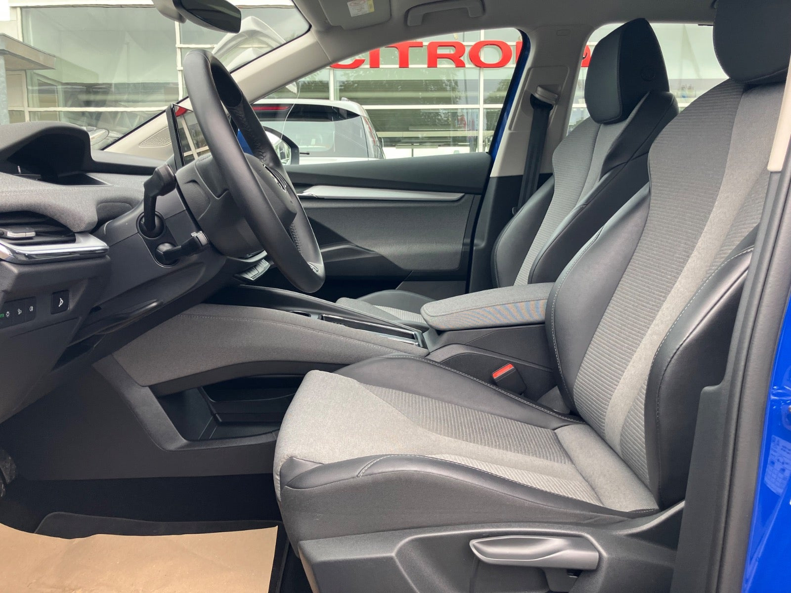 Blå Skoda Enyaq fra 2023
