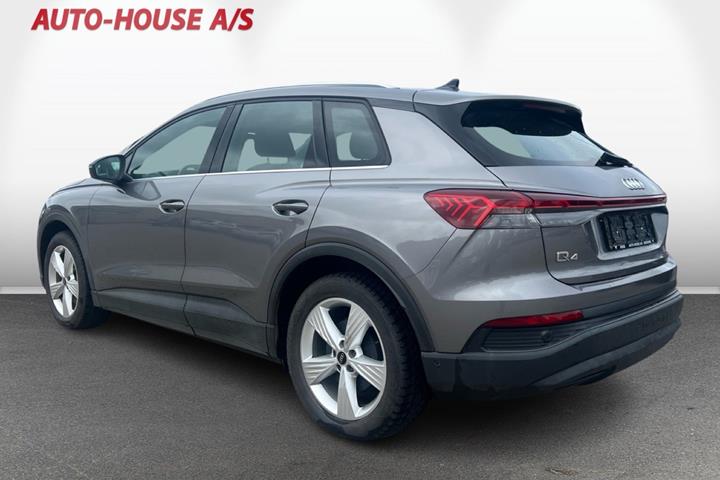 Grå Audi Q4 e-tron fra 2023