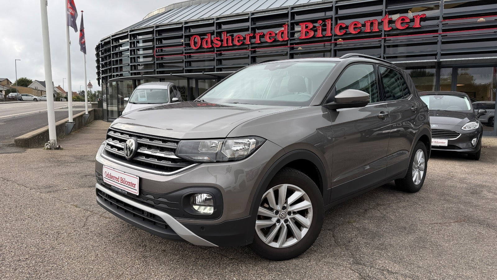Grå VW T-Cross fra 2019