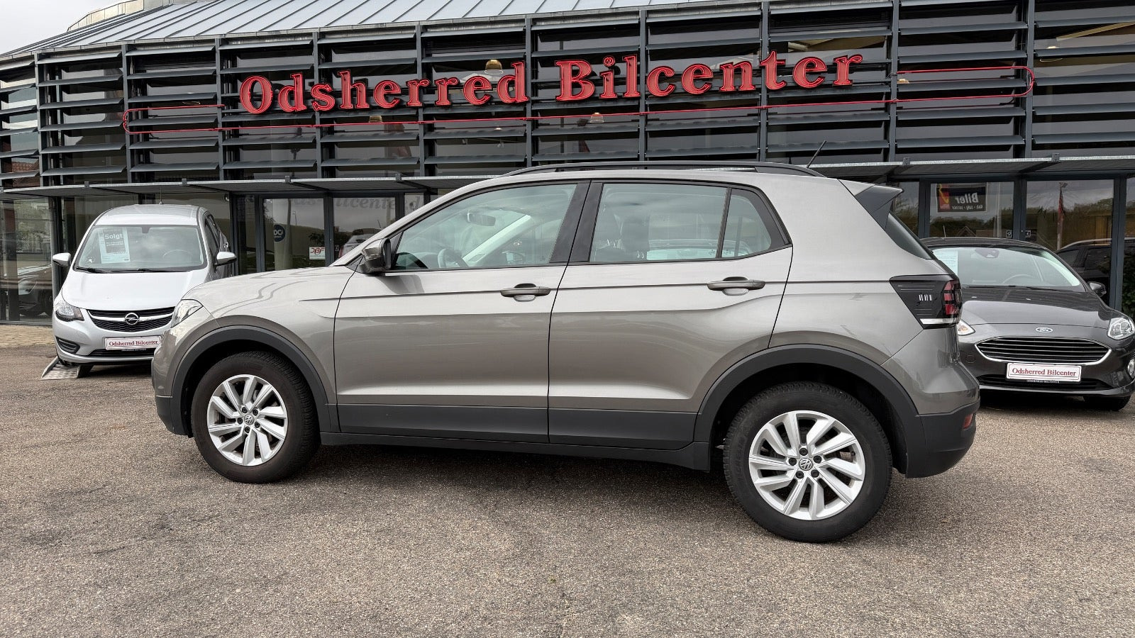 Grå VW T-Cross fra 2019