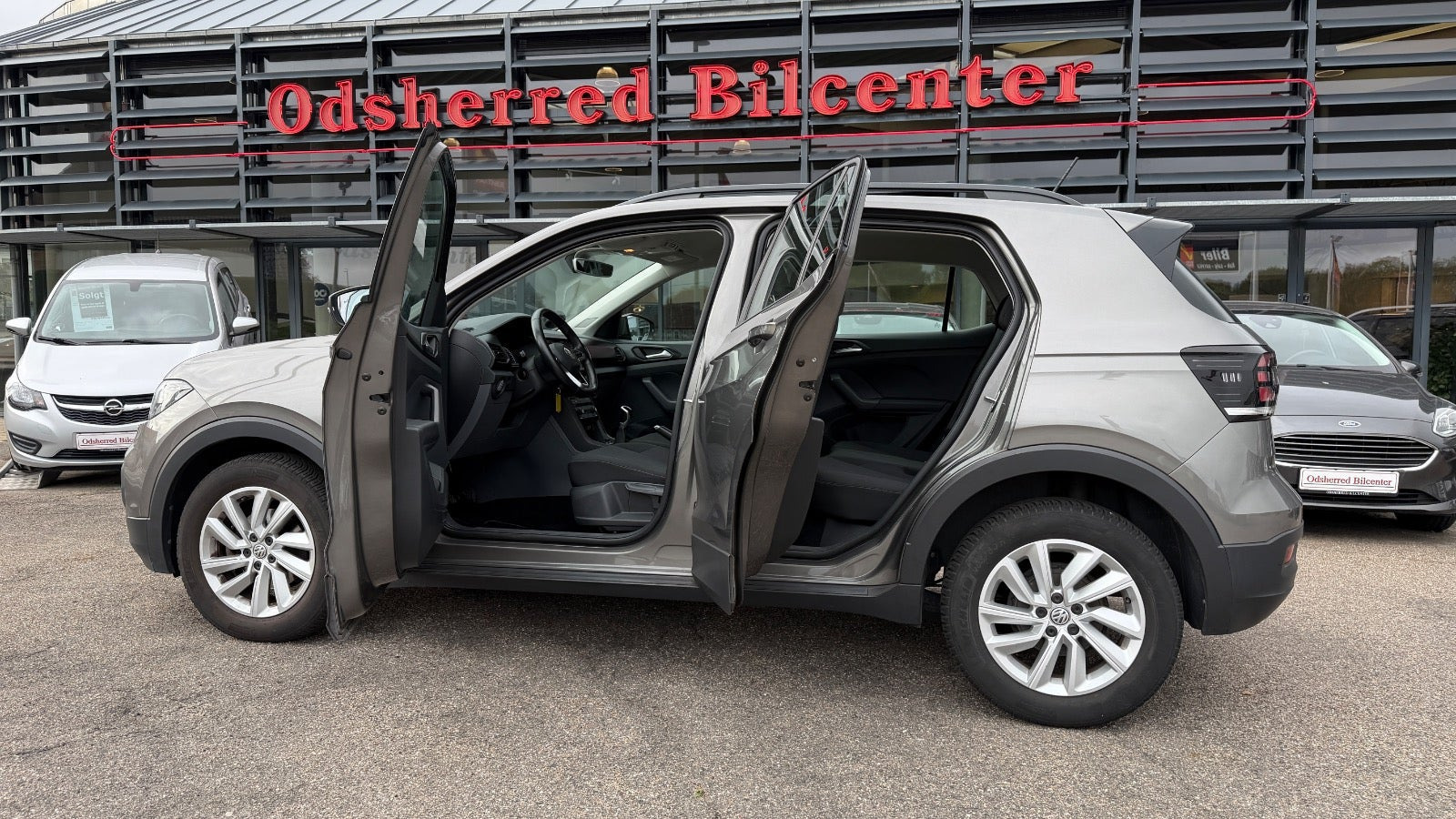 Grå VW T-Cross fra 2019