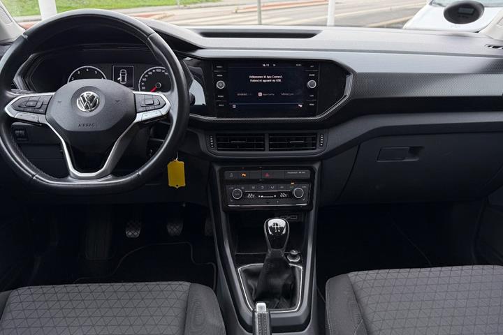 Grå VW T-Cross fra 2019