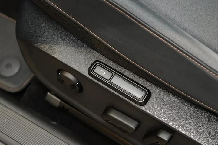Grå Cupra Born fra 2022