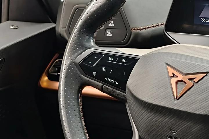 Grå Cupra Born fra 2022