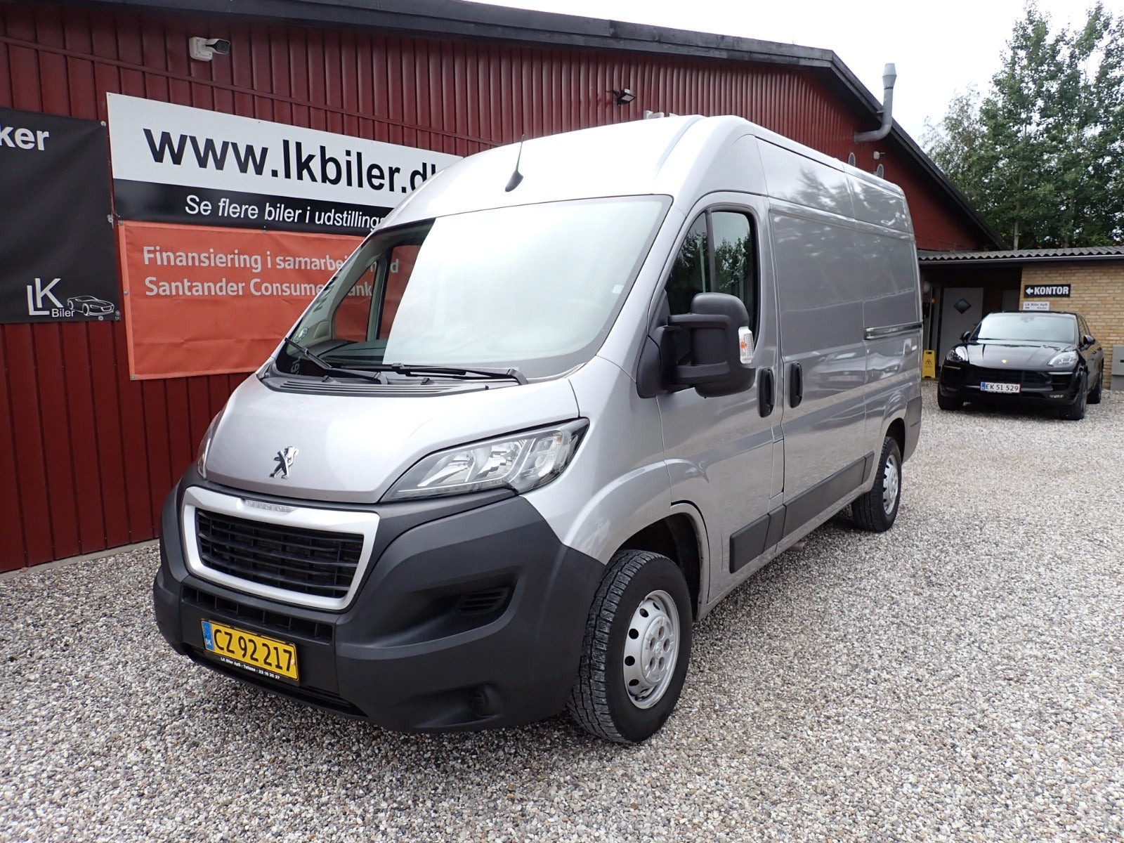 Peugeot Boxer 333 2,2 BlueHDi 140 L2H2 Premium