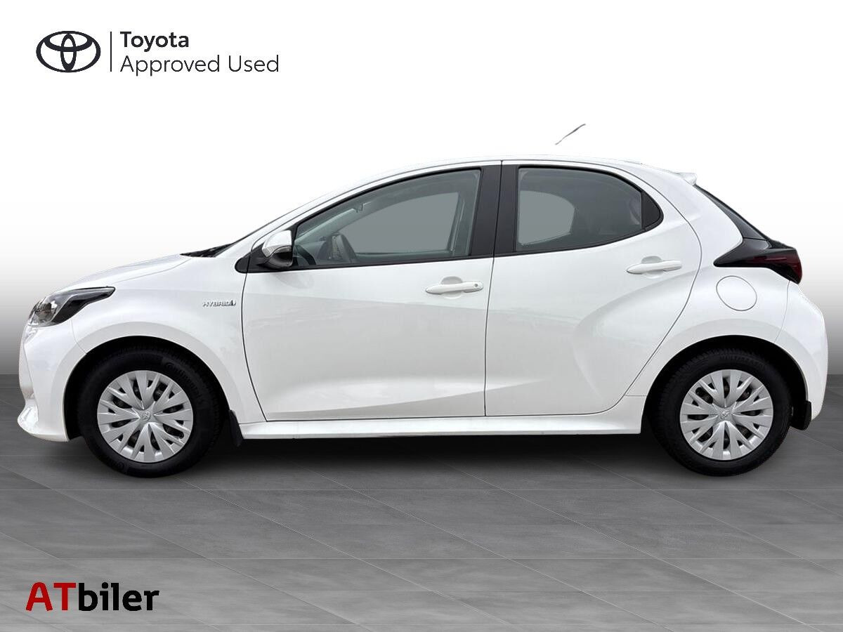 Hvid Toyota Yaris fra 2021
