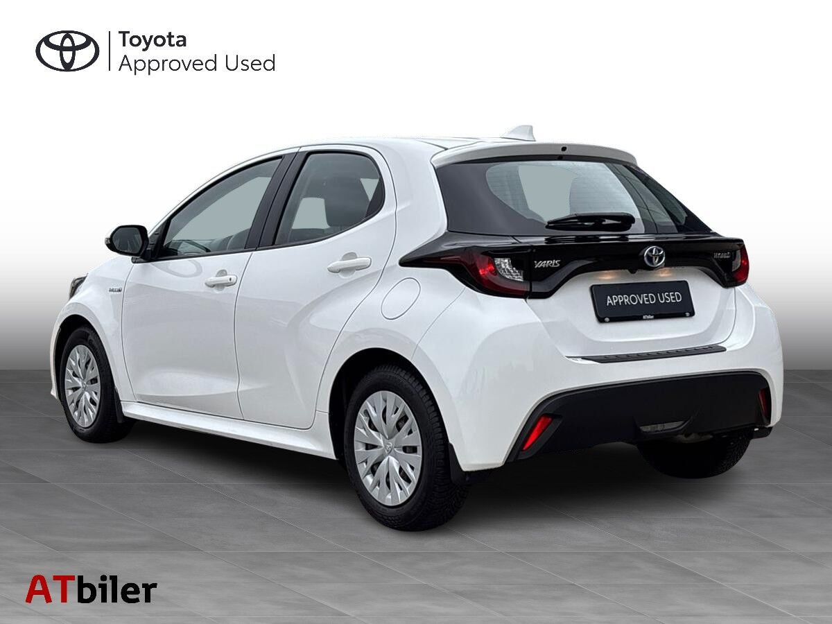 Hvid Toyota Yaris fra 2021