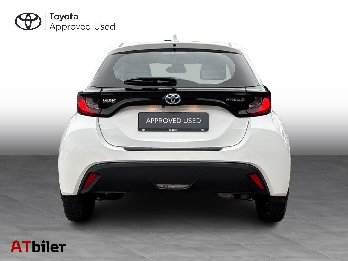 Hvid Toyota Yaris fra 2021