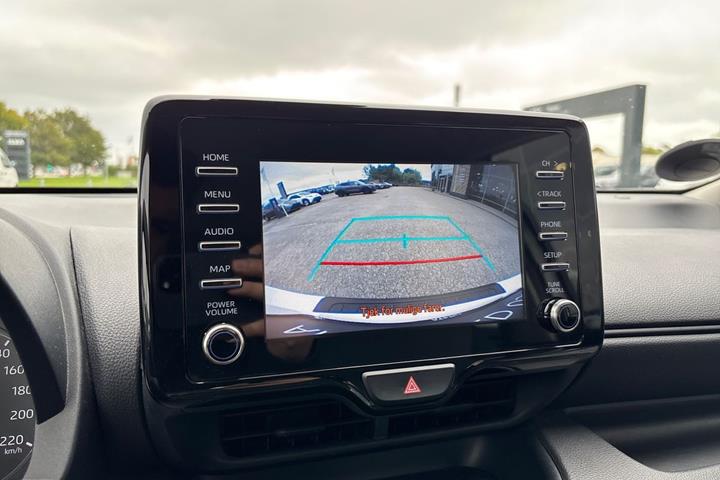 Hvid Toyota Yaris fra 2021