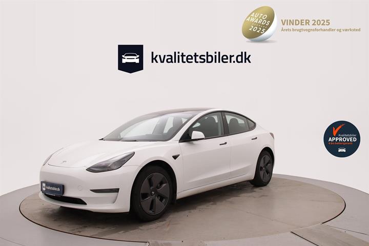 Hvid Tesla Model 3 fra 2023