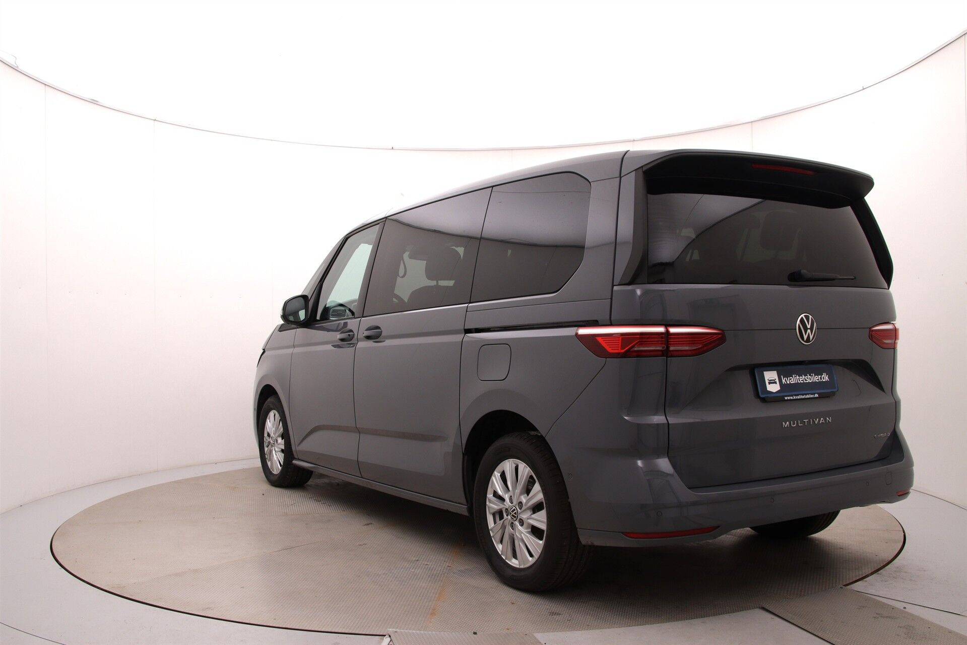 Grå VW Multivan fra 2024