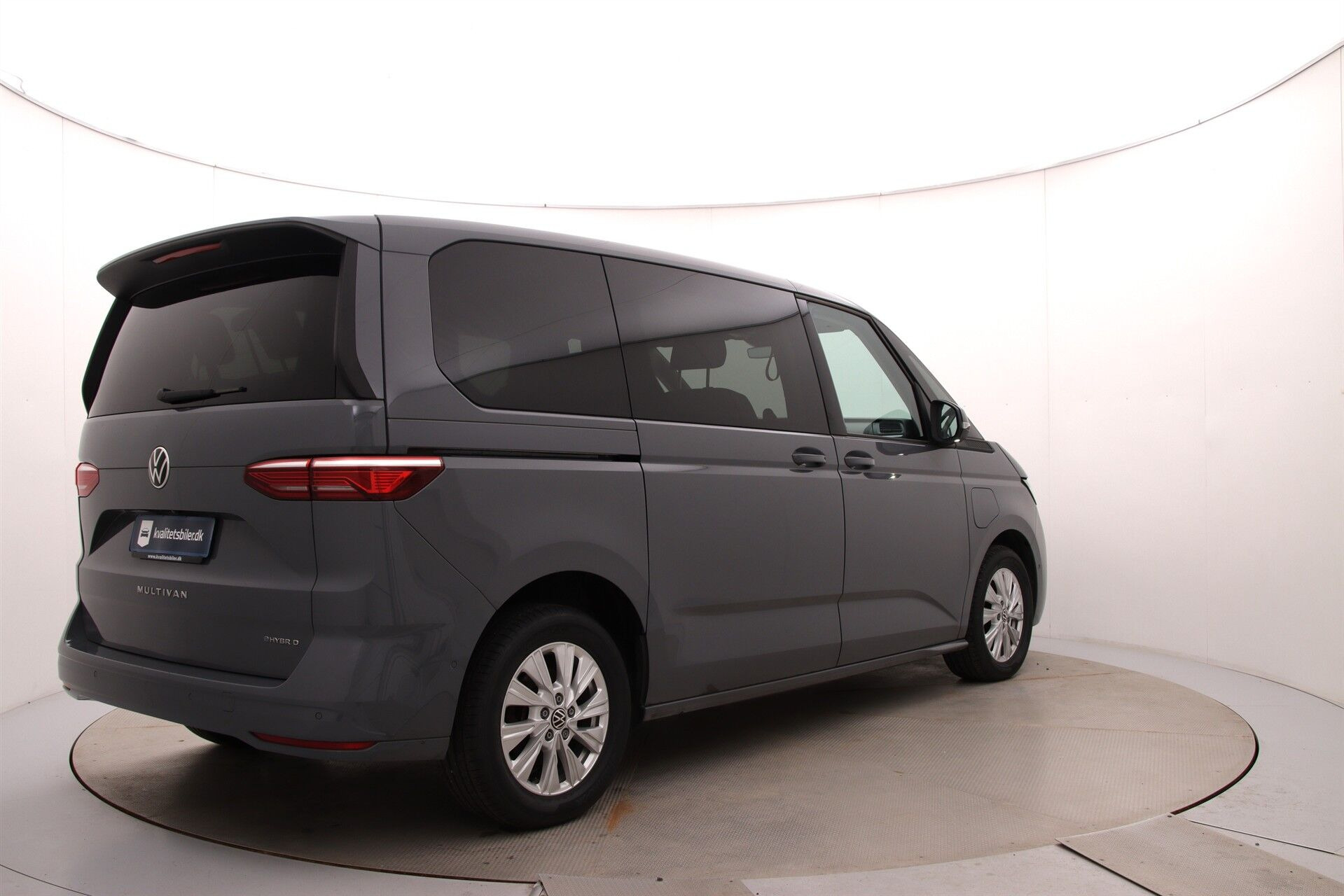 Grå VW Multivan fra 2024