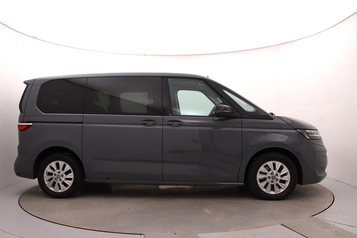Grå VW Multivan fra 2024