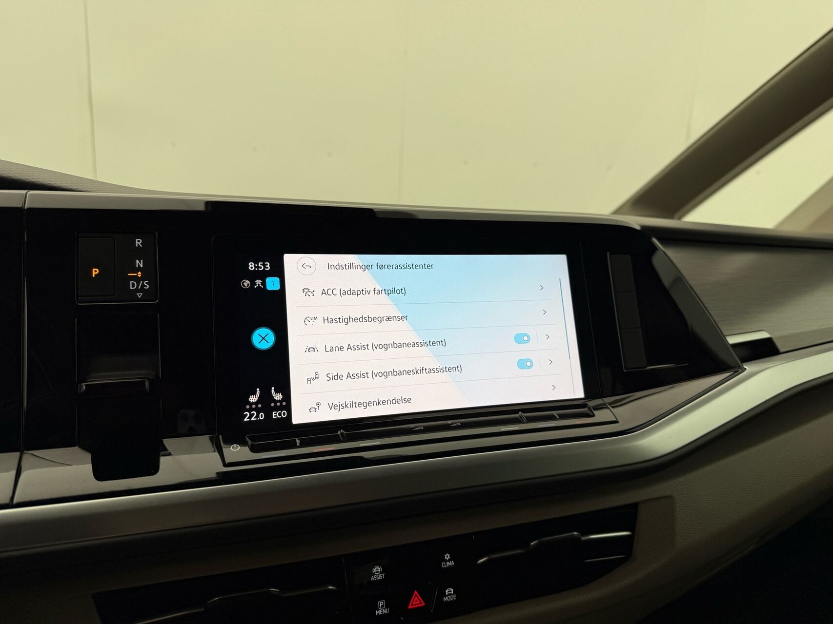 Grå VW Multivan fra 2024