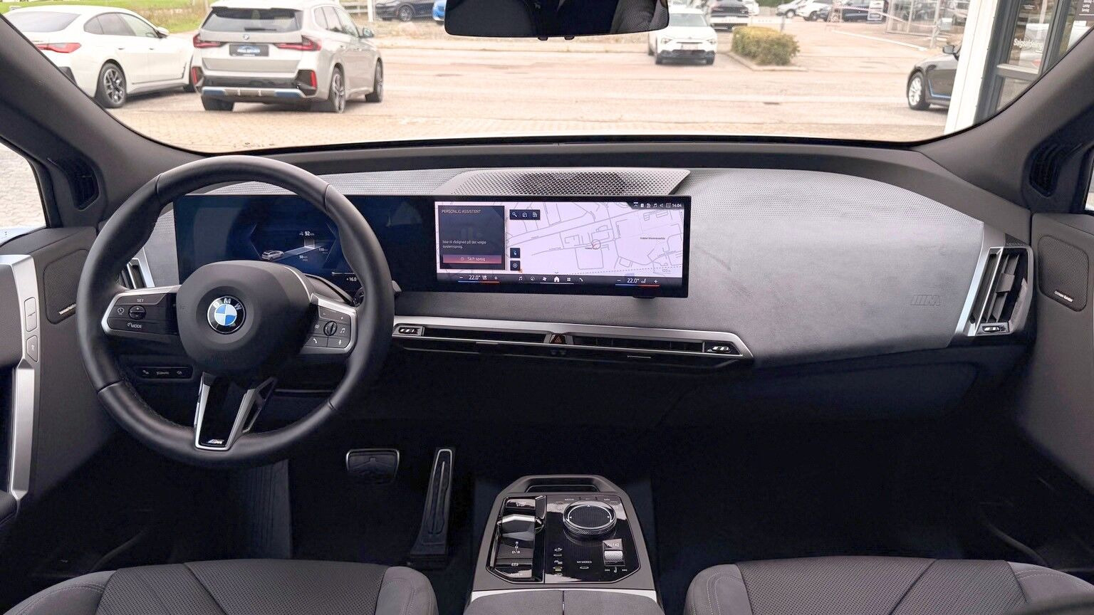 Hvid BMW iX fra 2026