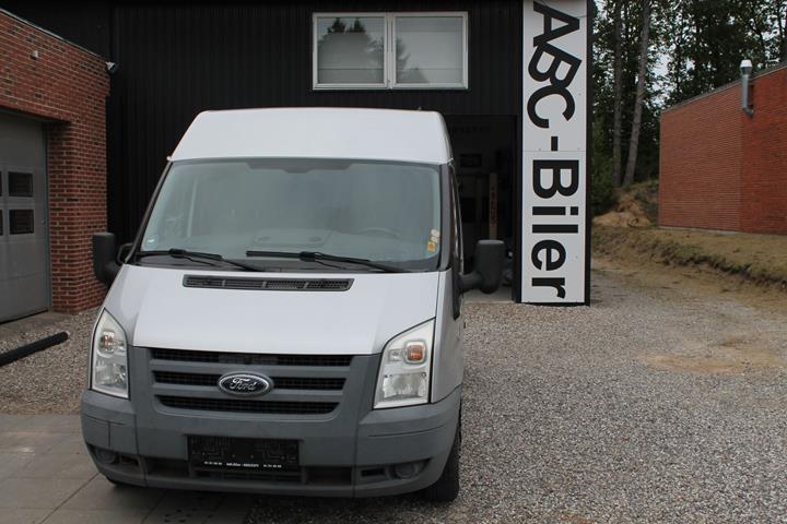 Sølv Ford Transit fra 2011