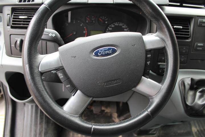 Sølv Ford Transit fra 2011