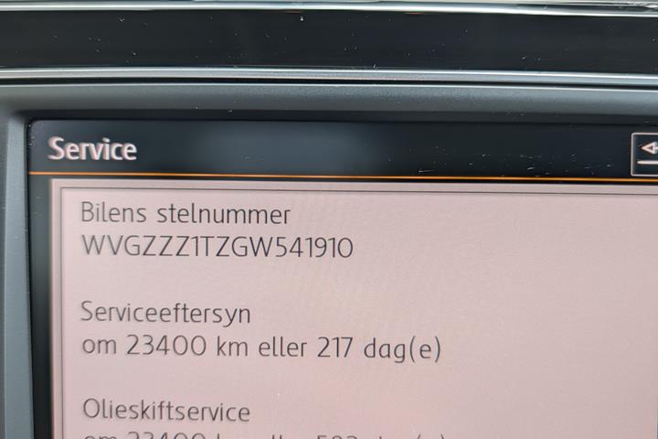 Grå VW Touran fra 2016