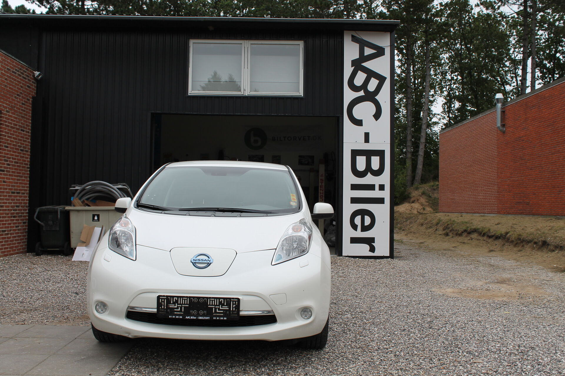Hvid Nissan Leaf fra 2014