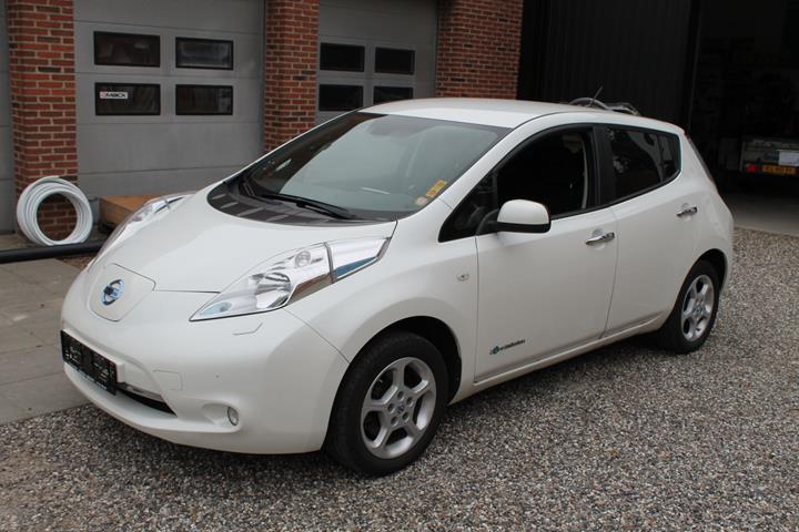 Hvid Nissan Leaf fra 2014