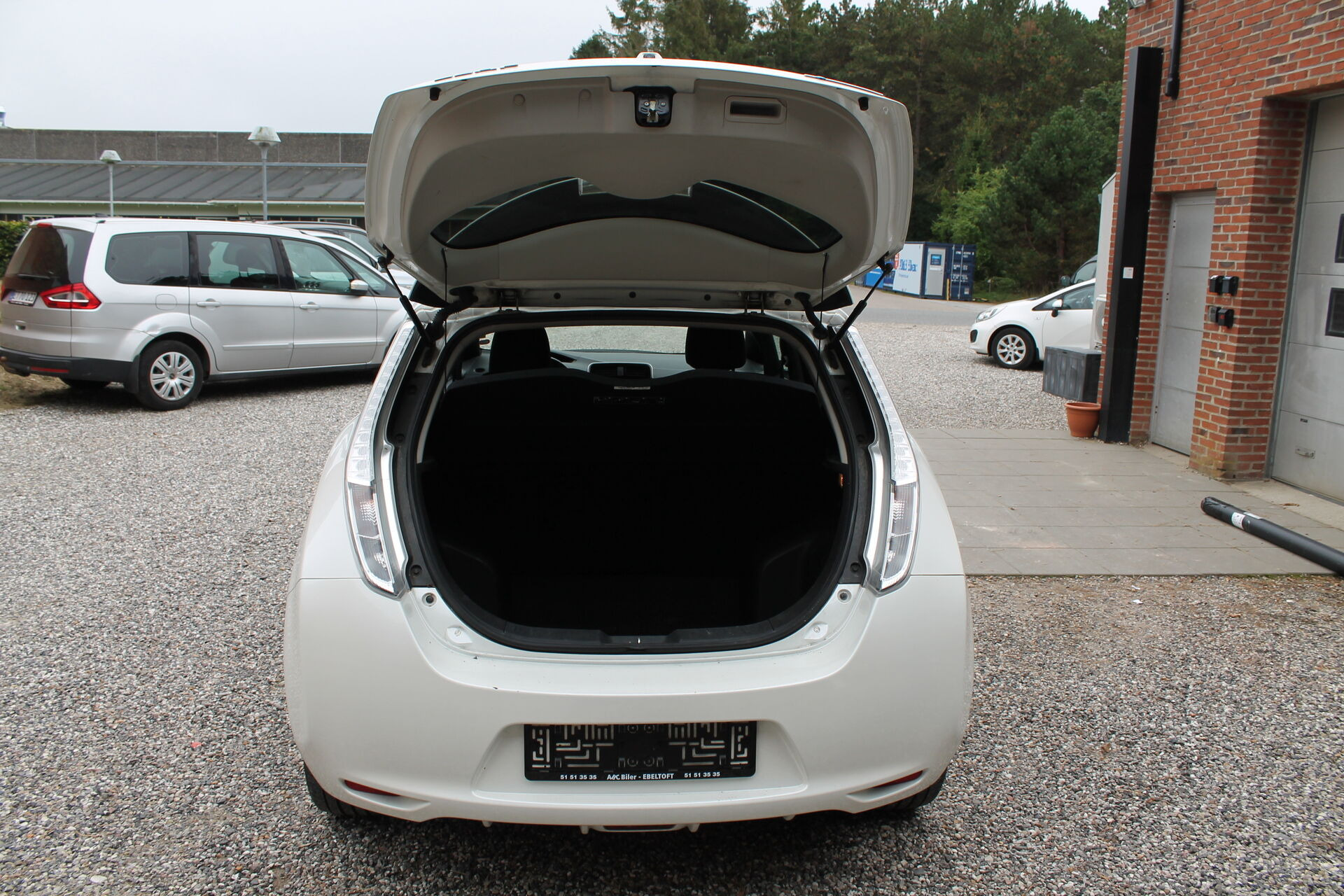 Hvid Nissan Leaf fra 2014