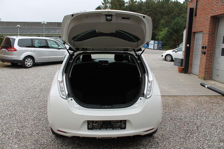Hvid Nissan Leaf fra 2014